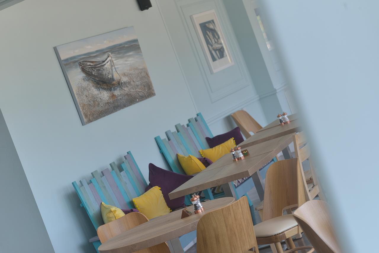 Driftwood Inn Saint Saviour Restoran gambar